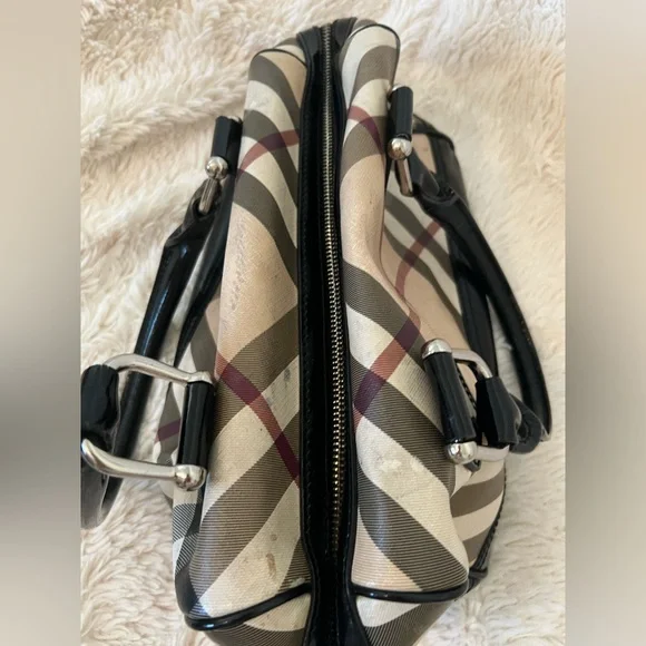 Burberry Black and Cream Shoulder Bag - Picture 14 of 16